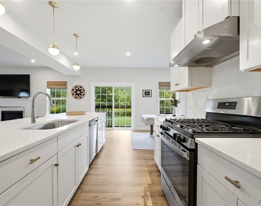 100 Lynette Lane - Photo Thumbnail 15