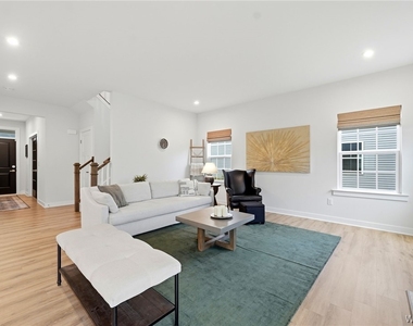 100 Lynette Lane - Photo Thumbnail 10