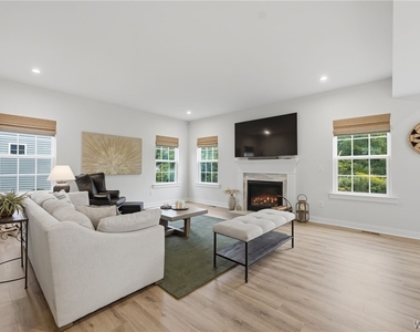 100 Lynette Lane - Photo Thumbnail 11