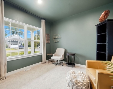 100 Lynette Lane - Photo Thumbnail 7
