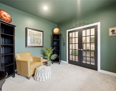 100 Lynette Lane - Photo Thumbnail 6