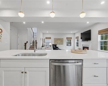 100 Lynette Lane - Photo Thumbnail 17