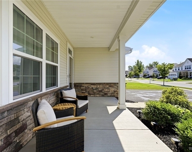 100 Lynette Lane - Photo Thumbnail 4