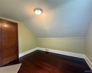 63 Wright Avenue - Photo Thumbnail 12