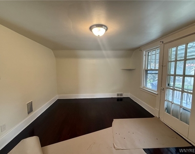 63 Wright Avenue - Photo Thumbnail 5