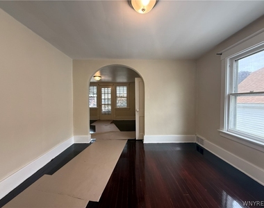 63 Wright Avenue - Photo Thumbnail 4