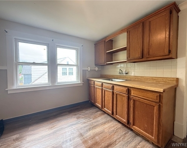 63 Wright Avenue - Photo Thumbnail 3