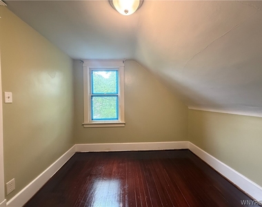 63 Wright Avenue - Photo Thumbnail 10