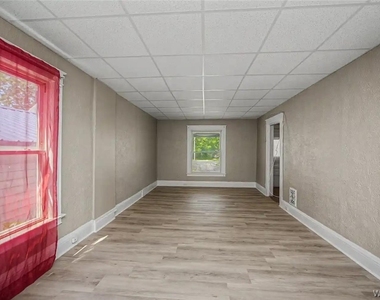 1335 Michigan Avenue - Photo Thumbnail 5