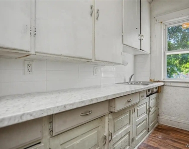 1335 Michigan Avenue - Photo Thumbnail 8