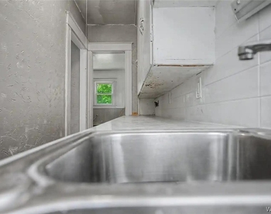 1335 Michigan Avenue - Photo Thumbnail 9