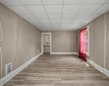 1335 Michigan Avenue - Photo Thumbnail 4