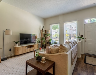 75 Mariner Street - Photo Thumbnail 4