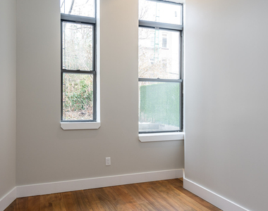 228 Kingsland Ave - Photo Thumbnail 10