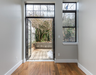 228 Kingsland Ave - Photo Thumbnail 7