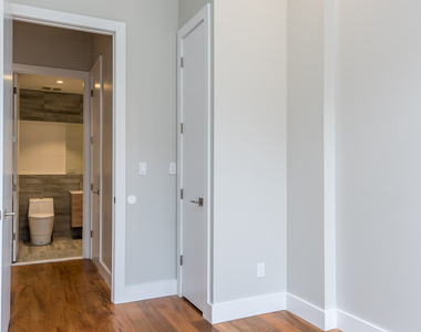 228 Kingsland Ave - Photo Thumbnail 5