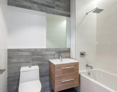 228 Kingsland Ave - Photo Thumbnail 4