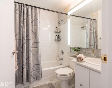 101 W 55th St - Photo Thumbnail 5