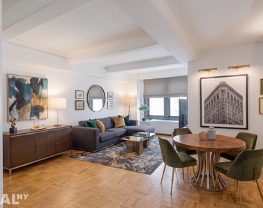 101 W 55th St - Photo Thumbnail 2