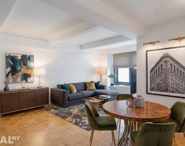 101 W 55th St - Photo Thumbnail 3