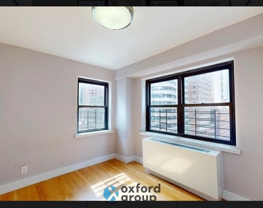 East 47th Street - Photo Thumbnail 6