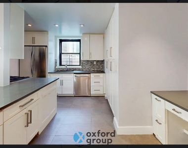 East 47th Street - Photo Thumbnail 5