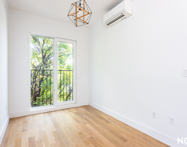 987 Bedford Ave - Photo Thumbnail 6