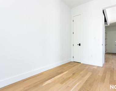 987 Bedford Ave - Photo Thumbnail 8