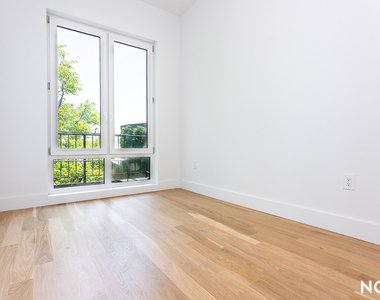 987 Bedford Ave - Photo Thumbnail 7