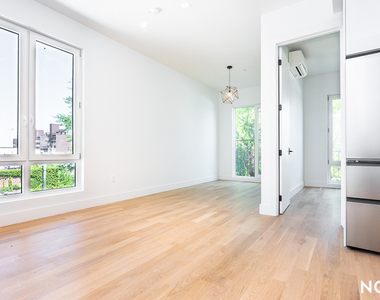 987 Bedford Ave - Photo Thumbnail 4