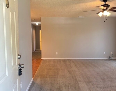 137 Royal Circle - Photo Thumbnail 1