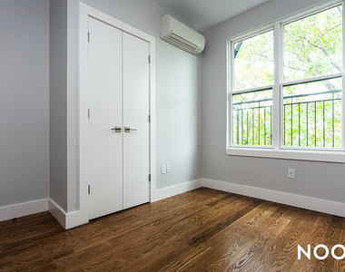 1354 Jefferson Ave - Photo Thumbnail 4