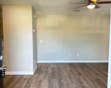 107 Sea Parc Street - Photo Thumbnail 2