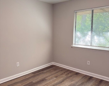 107 Sea Parc Street - Photo Thumbnail 10
