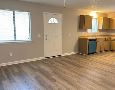 107 Sea Parc Street - Photo Thumbnail 4
