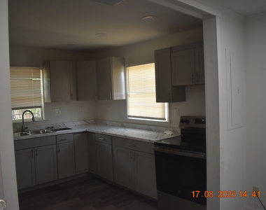 881 Poppy Avenue - Photo Thumbnail 3
