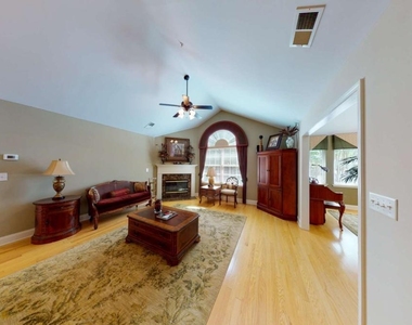 100 Highlands Ridge Place Se - Photo Thumbnail 4
