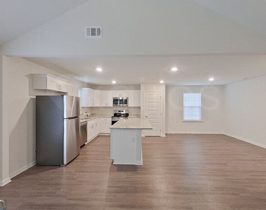 114 Western Red Cedar Drive - Photo Thumbnail 5