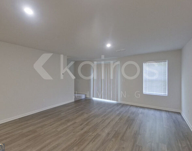 373 Ironwood Court - Photo Thumbnail 2
