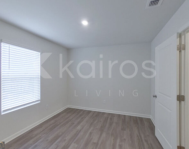528 Ivy Brook Way - Photo Thumbnail 11
