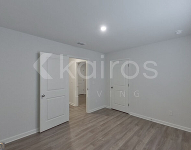 528 Ivy Brook Way - Photo Thumbnail 12