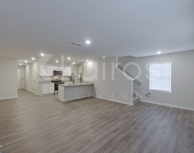 528 Ivy Brook Way - Photo Thumbnail 2
