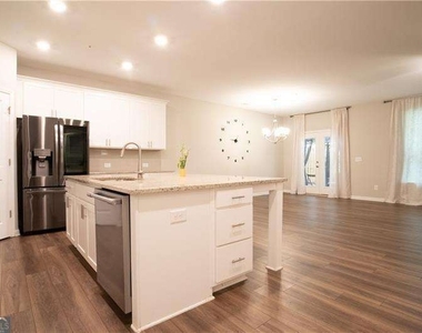 525 Duval Drive - Photo Thumbnail 3