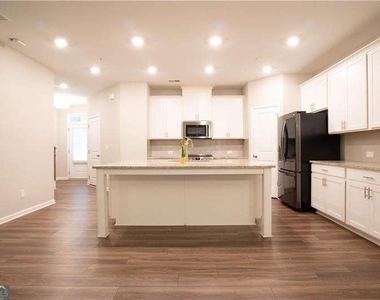 525 Duval Drive - Photo Thumbnail 5