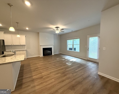 401 Lanier Circle - Photo Thumbnail 9