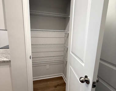 401 Lanier Circle - Photo Thumbnail 8