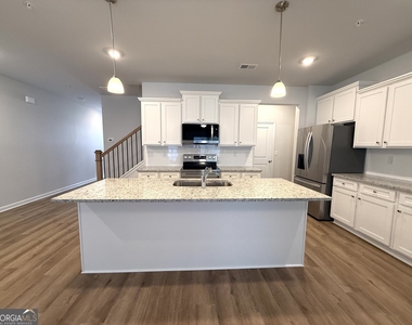 401 Lanier Circle - Photo Thumbnail 4