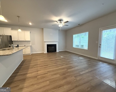 401 Lanier Circle - Photo Thumbnail 11