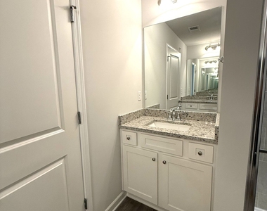401 Lanier Circle - Photo Thumbnail 18