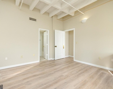 32 Peachtree Street - Photo Thumbnail 10